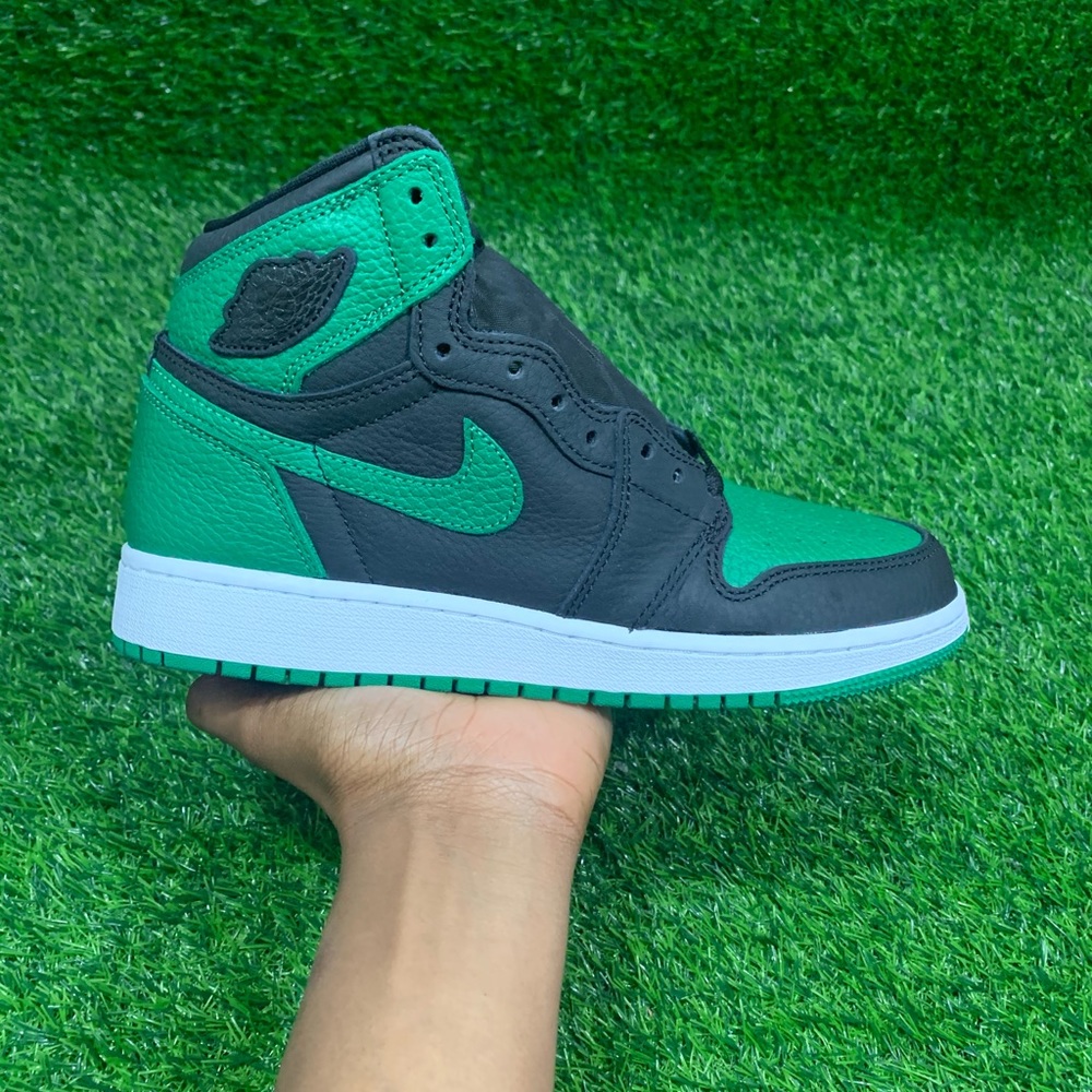 2020 Air Jordan 1 Retro High OG “Pine Green 2.0” - Picture 10 of 13